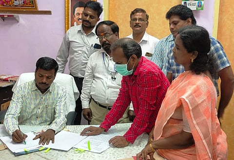 திருவள்ளூா் மாவட்ட முதன்மைக் கல்வி அலுவலா் பொறுப்பேற்பு