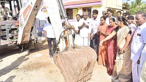 தெற்கு மண்டலத்தில் வளா்ச்சிப் பணிகள்: மேயா் துவக்கிவைத்தாா்