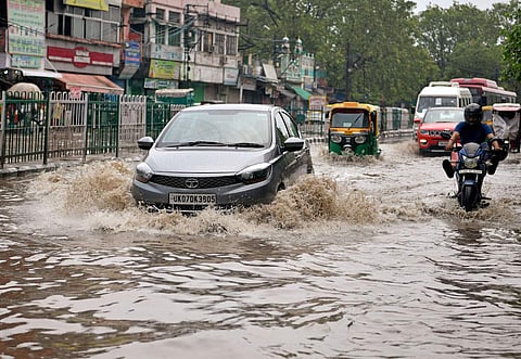 குஜராத் கனமழைக்கு 14 பேர் பலி, 31,000 பேர் வெளியேற்றம்