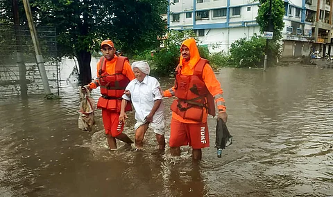 தெலங்கானாவில் கனமழை: 19 ஆயிரம் பேர் முகாம்களில் தங்கவைப்பு 