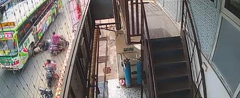 புதுச்சேரியில் விபத்து: தந்தை கண்முன்னே மகன் பலி