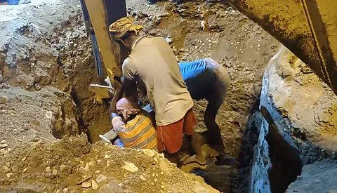 பாதாள சாக்கடை திட்ட பணியின் போது மண் சரிந்து 2 தொழிலாளர்கள் உயிரிழப்பு