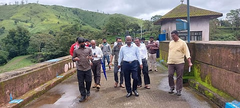 முல்லைப் பெரியாறு அணையில் மத்திய கண்காணிப்புத்  துணைக் குழுவினர் செவ்வாய்க்கிழமை ஆய்வு நடத்தினர்.