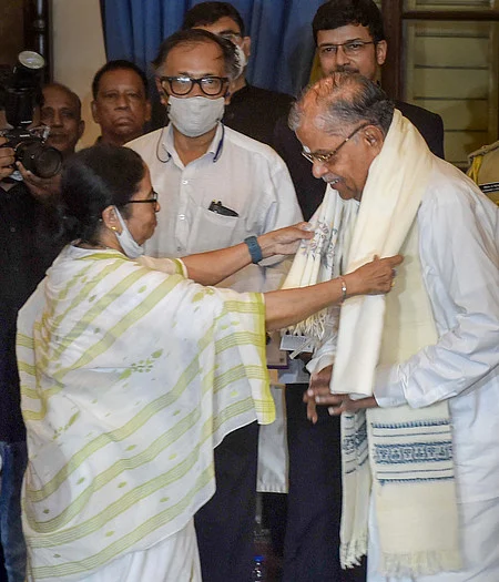 மேற்கு வங்க ஆளுநராக இல.கணேசன் பதவியேற்பு