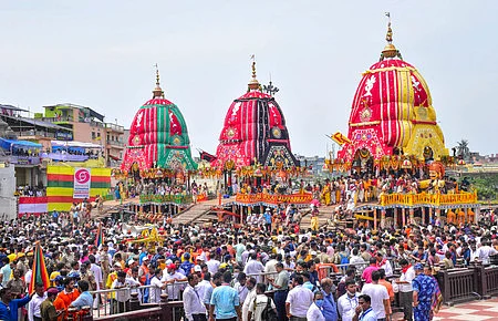 புரி ஜகந்நாதா் யாத்திரை கோலாகலமாகப் புறப்பாடு