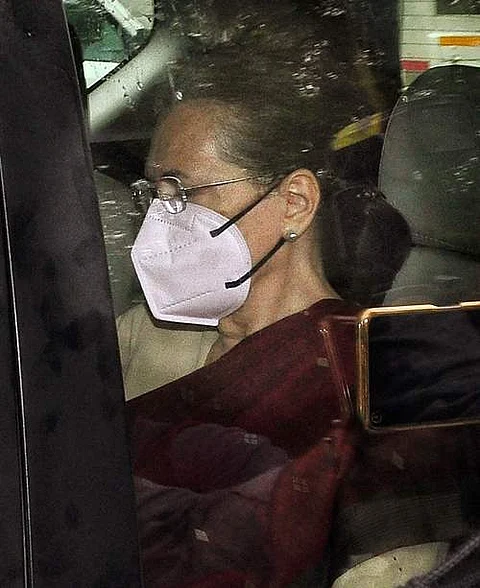 சோனியா காந்தியிடம் அமலாக்கத்துறை 3 மணிநேரம் விசாரணை