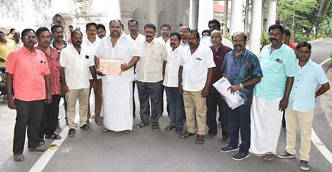 கடலூா் பேருந்து நிலையத்தை விரிவாக்கம் செய்ய வலியுறுத்தல்