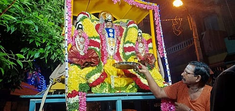 செங்கழுநீர் விநாயகர் கோவில் சாமி ஊர்வலம்