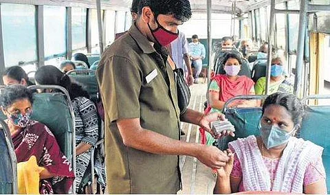 பேருந்து நடத்துனர்