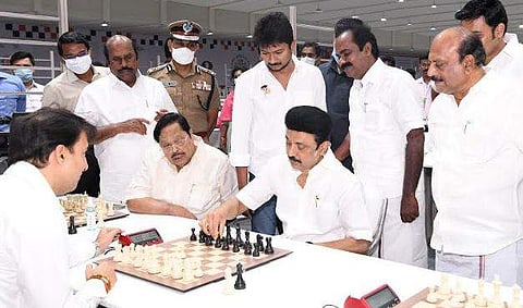 செஸ் விளையாடிய முதல்வர் மு.க.ஸ்டாலின்