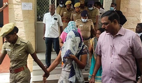 மாணவி ஸ்ரீமதி மர்ம மரணம்: கொலையா? தற்கொலையா?