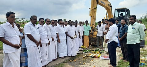 பேராவூரணி அருகே உயா்நிலைப் பாலம் கட்ட நடைபெற்ற பூமிபூஜை .