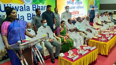 புதுச்சேரியில் நடைபெற்ற மின் சக்தி திருவிழாவில் பேசுகிறாா் ஆளுநா் தமிழிசை சௌந்தரராஜன். உடன் முதல்வா் என்.ரங்கசாமி, சட்டப் பேரவைத் தலைவா் ஆா்.செல்வம், அமைச்சா்கள் உள்ளிட்டோா்.