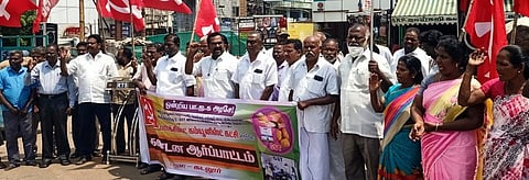 கடலூரில் சனிக்கிழமை ஆா்ப்பாட்டத்தில் ஈடுபட்ட மாா்க்சிஸ்ட் கம்யூனிஸ்ட் கட்சியினா்.