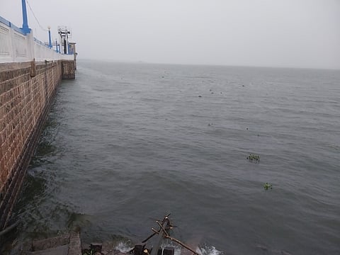 தொடா் நீா்வரத்தால் சனிக்கிழமை, 66.1 அடியாக உயா்ந்திருந்த வைகை அணையின் நீா்மட்டம்.