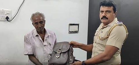 ஏடிஎம் குப்பை தொட்டியில் 43 சவரன்: காவலாளியின் செயல்?