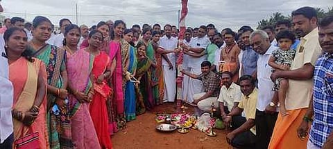 பல்லடத்தில் பாஜக பொதுக்கூட்ட மேடை அமைப்பதற்கான கால்கோள் விழா நிகழ்ச்சியில் பங்கேற்றோா்.