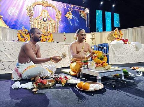 அமெரிக்காவில் உள்ள வாஷிங்டன் நகரில் செவ்வாய்க்கிழமை நடைபெற்ற ஸ்ரீசீனிவாச திருக்கல்யாணம்.