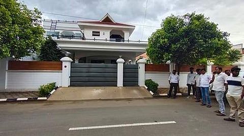 கோவை: வடவள்ளி சந்திரசேகர் இல்லத்தில் வருமான வரித்துறையினர் சோதனை 