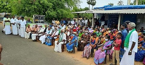 பஞ்சநதிக்குளம் நடுசேத்தியில் நடைபெற்று வரும் உண்ணாவிரதம்.