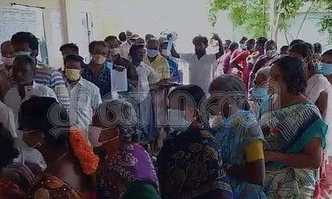 உள்ளாட்சிப் பதவிகளுக்கு இடைத்தேர்தல் வாக்குப் பதிவு தொடங்கியது!
