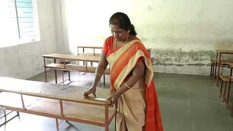 நூற்றுக்கு 151 மதிப்பெண் எடுத்த மாணவர்: பல்கலை சொன்ன பதில் என்ன?