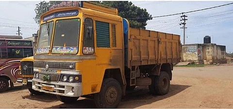 ஆலங்குளத்தில் மணல் லாரி மோதி வியாபாரி பலி