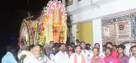 மானாமதுரையில் ஆடி பிரம்மோற்சவ விழாவின்போது பூப்பல்லக்கு உற்சவம் நடைபெற்றது.
