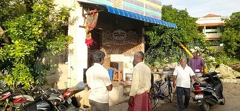 தீ விபத்து நிகழ்ந்த டீ கடை