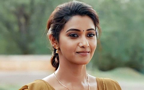 சின்னத்திரையில் செய்தி வாசிப்பாளராக தனது பயணத்தை தொடங்கிய பிரியா பவானி சங்கர்.