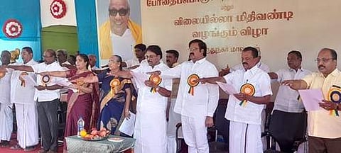 அமைச்சர் கே.கே.எஸ்.எஸ்.ஆர்.இராமச்சந்திரன் தலைமையில் அனைவரும் போதைப்பொருள் தடுப்பு விழிப்புணர்வு உறுதிமொழி எடுத்துக்கொண்டனர்.