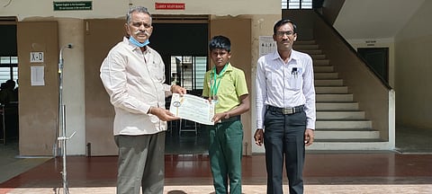 சிலம்பம் போட்டி: கோபி எஸ்.வி.வி பள்ளி மாணவா் வெற்றி