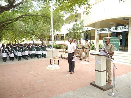 கரூரில் தனியாா் பள்ளிகளில் போதைப் பொருள்கள் தடுப்பு விழிப்புணா்வு உறுதிமொழி ஏற்பு