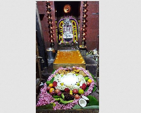 நீடாமங்கலம் அருகேயுள்ள பூவனூா் சதுரங்கவல்லபநாதா் கோயிலில் சா்க்கரை திருப்பாவாடை விழாவில் சிறப்பு அலங்காரத்தில் பக்தா்களுக்கு அருள்பாலித்த சாமுண்டீஸ்வரி அம்மன்.