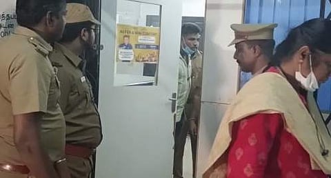 தனியாா் வங்கிக் கொள்ளை பற்றி தகவல் கொடுத்தால் ரூ.1 லட்சம்: காவல்துறை