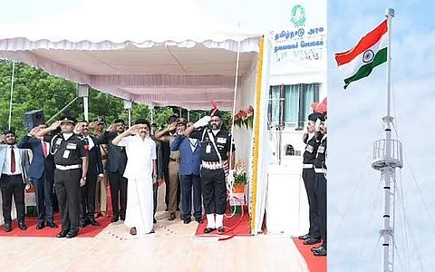 நாட்டின் 76வது சுதந்திர நாளை முன்னிட்டு சென்னை புனித ஜார்ஜ் கோட்டையில் முதல்வர் ஸ்டாலின் தேசியக் கொடியேற்றி வைத்து, காவலர்களின் அணிவகுப்பு மரியாதையை ஏற்றுக்கொண்டார்.