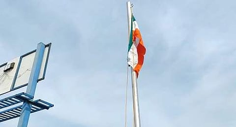 கும்பகோணம் மாநகராட்சியில் தலைகீழாக ஏற்றப்பட்ட  தேசியக் கொடி