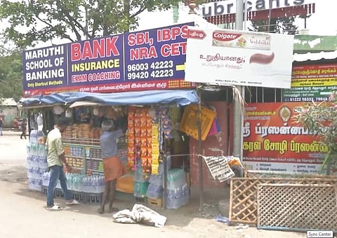 மதுபோதையிலிருந்த காவலர் சிகரெட்டுக்கு பணம் தராமல் இளைஞரின் காதை கடித்த சம்பவம்