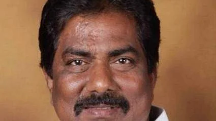 தமிழக வணிகவரிகள் மற்றும் பதிவுத் துறை அமைச்சா் பி.மூா்த்தி