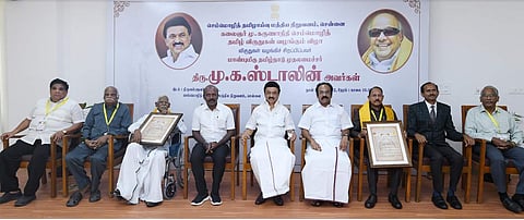செம்மொழித் தமிழ் விருதுகளை முதல்வர் மு.க.ஸ்டாலின் இன்று வழங்கினார். 