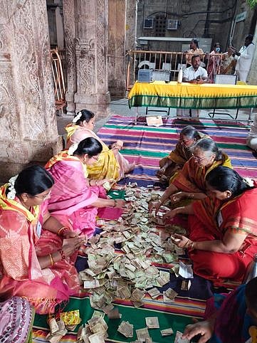 ஸ்ரீரங்கம் கோயில் உண்டியல் காணிக்கை ரூ.83.45 லட்சம்