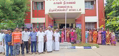 நீதிமன்ற அறிவுறுத்தல் : காவல்நிலையத்தில் ஆஜராகி திருவிழா நடத்த விருப்பம் தெரிவித்த கிராம மக்கள்