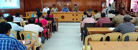 விநாயகா் சதுா்த்தி விழா: அரசின் வழிகாட்டு நெறிமுறைகளை பின்பற்ற வேண்டும்