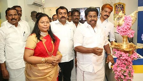 கும்பகோணத்தில் காவிரி சிட்பண்ட்ஸ் திறப்பு விழா