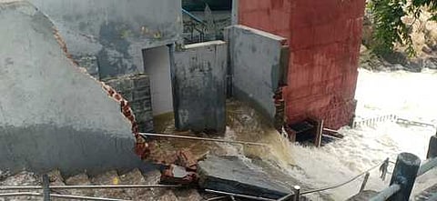 ஒகேனக்கல்லில் சேதமடைந்த பகுதிகளை சீரமைக்கக் கோரிக்கை