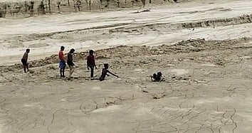 சேற்று மண்ணில் சிக்கிய சிறுவன் மீட்பு