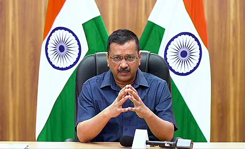 கேஜரிவால் தலைமையில் கூட்டம்: தொடர்பு எல்லைக்கு அப்பால் 12 எம்எல்ஏக்கள்?