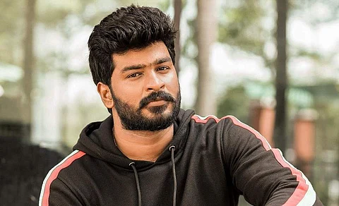 சின்னத்திரை படப்பிடிப்பில் உதவி இயக்குநரை தாக்கிய நடிகர் - என்ன நடந்தது ?