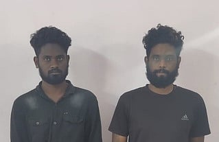 1,600 கிலோ ரேஷன் அரிசி கடத்தல்: மதுரையைச் சோ்ந்த சகோதரா்கள் கைது