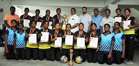 கைப்பந்து போட்டி சேலம் மகளிா் அணி சாம்பியன்